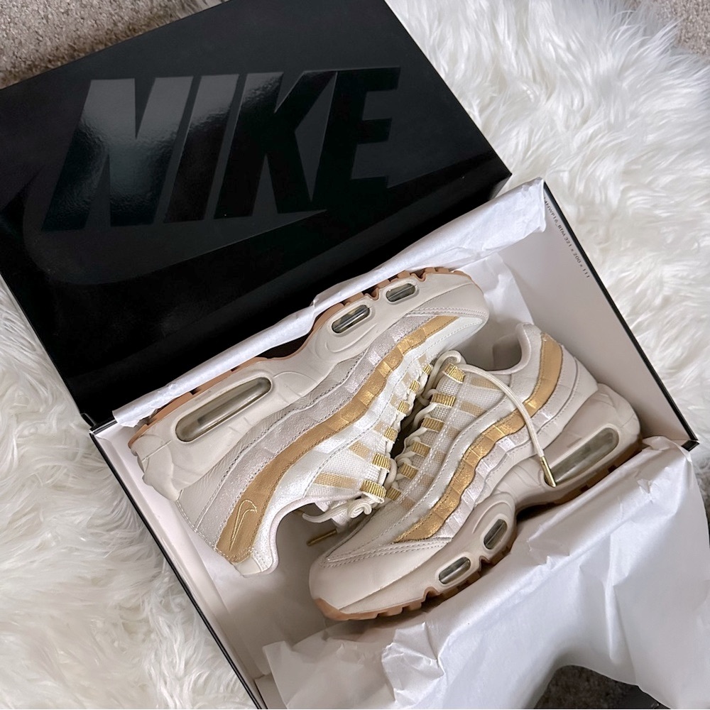 Nike Air Max 95 Athletic Shoes / Sneakers Desert and Gold Women’s Size 7